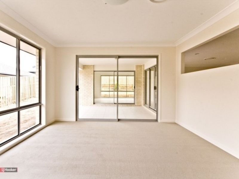 24 Sandalwood Street, Heathwood QLD 4110