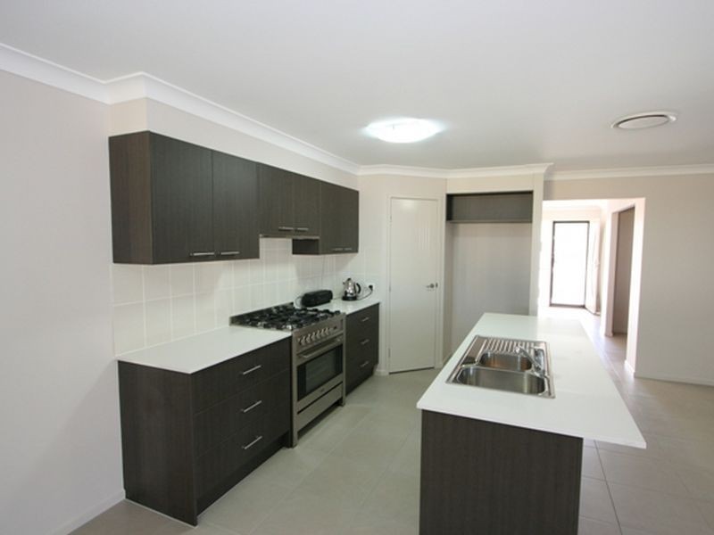 4 Domatia Street, Heathwood QLD 4110