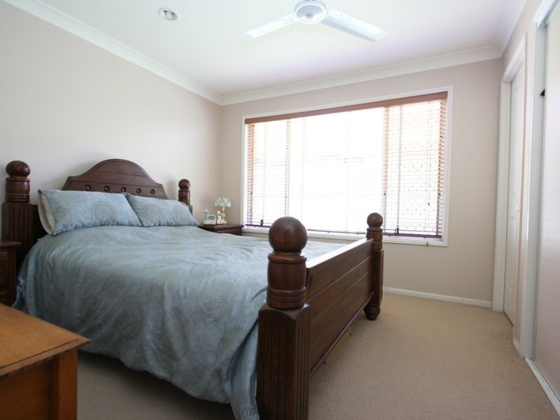 13 Chelsea Place, Forest Lake QLD 4078