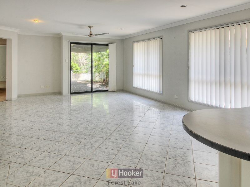8 Wren Close, Forest Lake QLD 4078