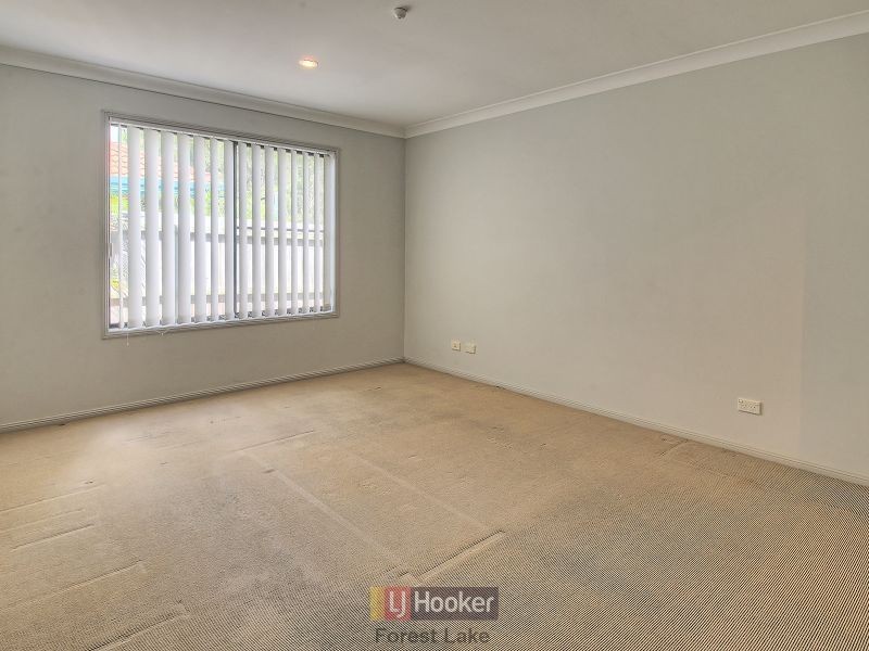 8 Wren Close, Forest Lake QLD 4078
