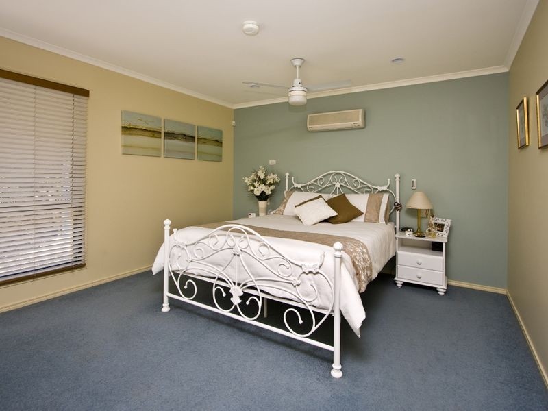 19a Santa Cruz Place, Forest Lake QLD 4078