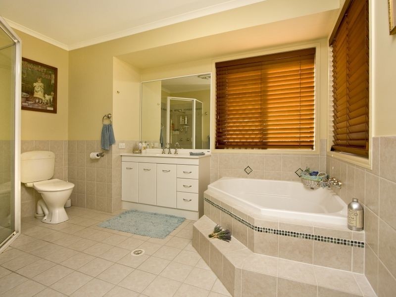 19a Santa Cruz Place, Forest Lake QLD 4078