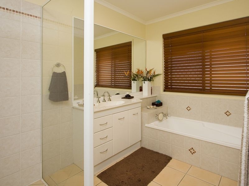 19a Santa Cruz Place, Forest Lake QLD 4078