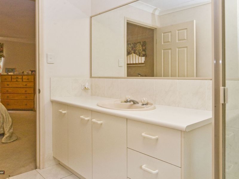 1 Baxter Crescent, Forest Lake QLD 4078