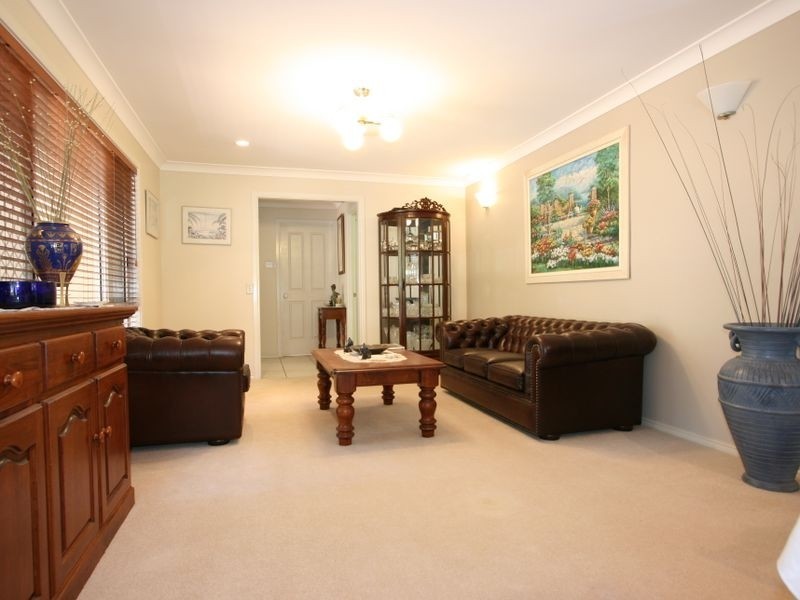 16 Renoir Crescent, Forest Lake QLD 4078