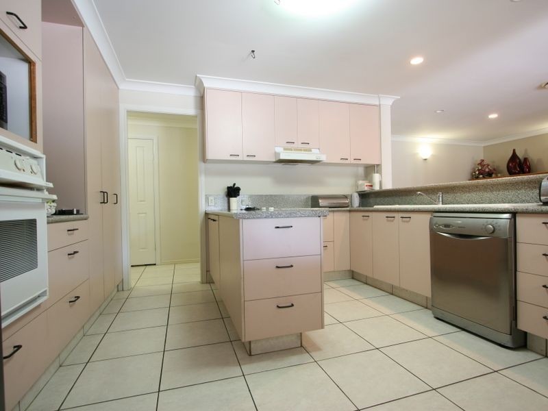 16 Renoir Crescent, Forest Lake QLD 4078