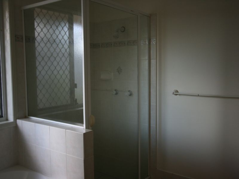 33 St James Street, Forest Lake QLD 4078