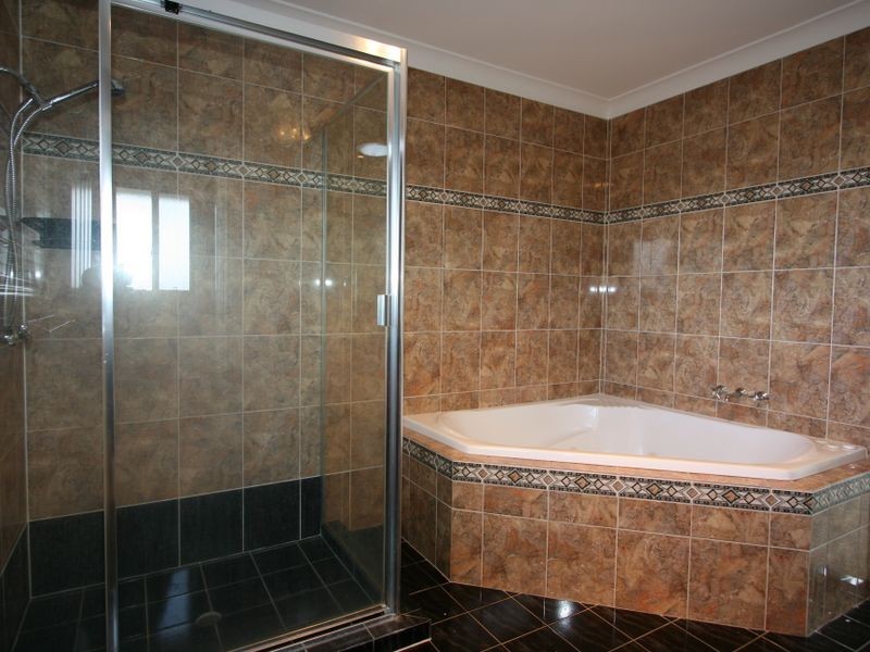 4 Hamilton Close, Forest Lake QLD 4078