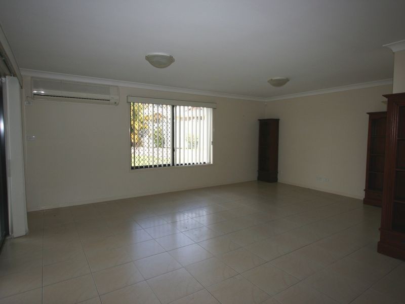 4 Hamilton Close, Forest Lake QLD 4078