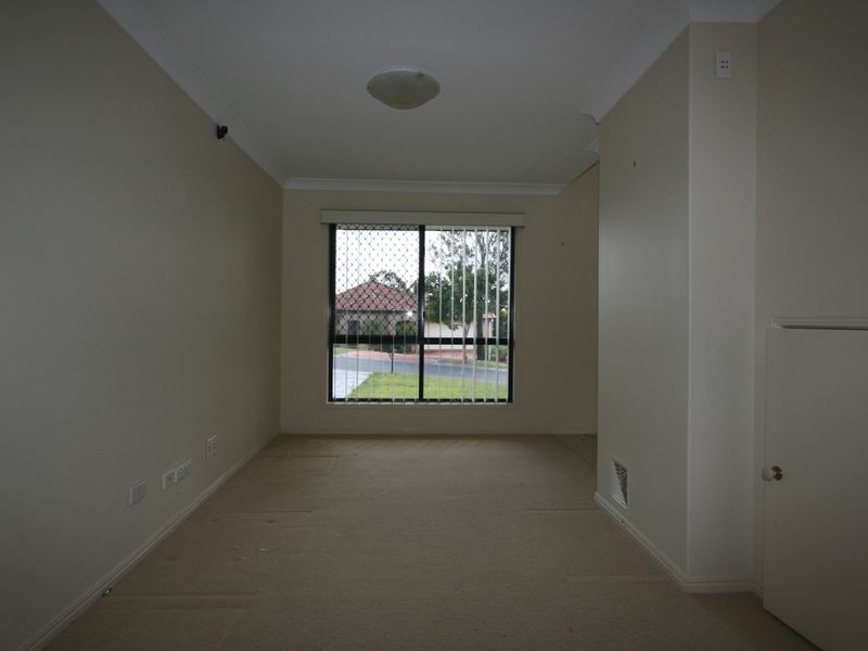 4 Hamilton Close, Forest Lake QLD 4078