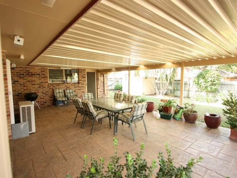 8 Conferta Place, Forest Lake QLD 4078