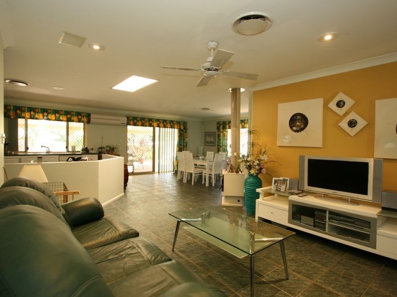 8 Conferta Place, Forest Lake QLD 4078