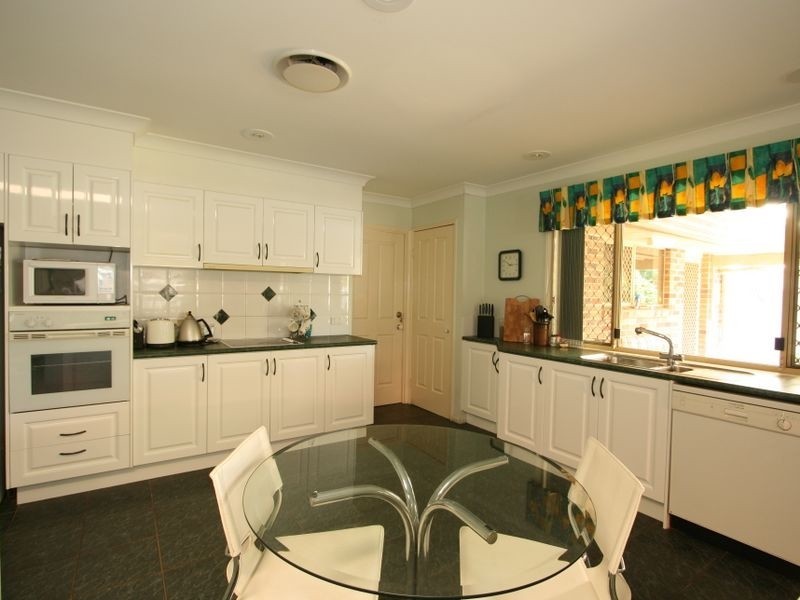 8 Conferta Place, Forest Lake QLD 4078