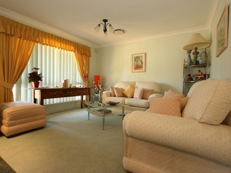 8 Conferta Place, Forest Lake QLD 4078