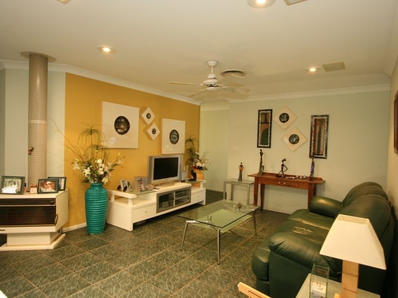 8 Conferta Place, Forest Lake QLD 4078