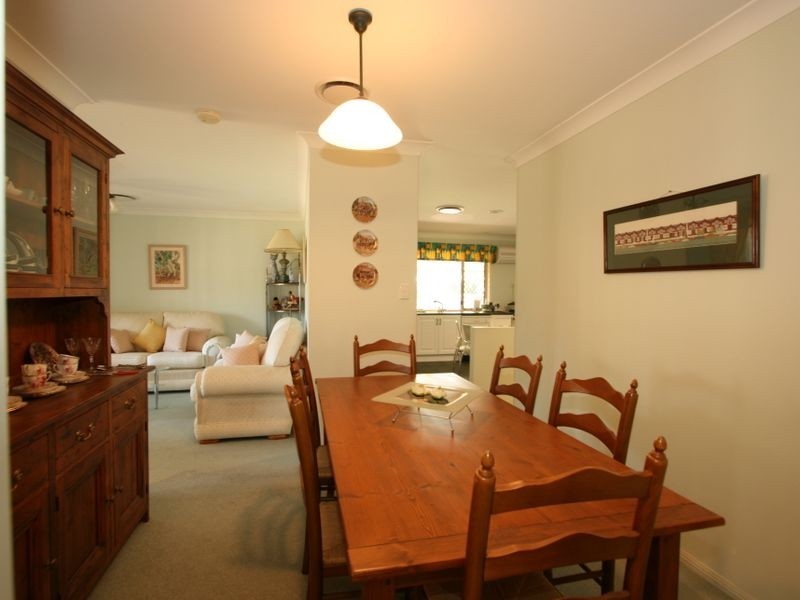 8 Conferta Place, Forest Lake QLD 4078