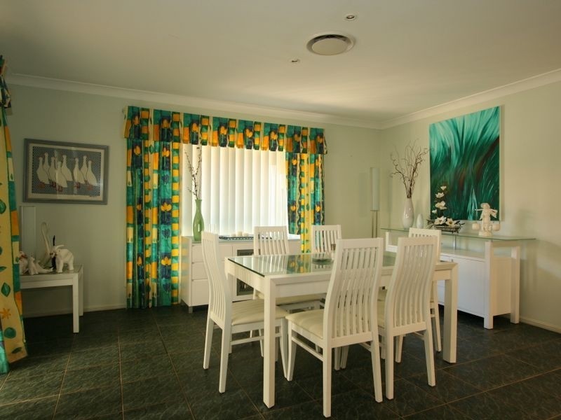 8 Conferta Place, Forest Lake QLD 4078