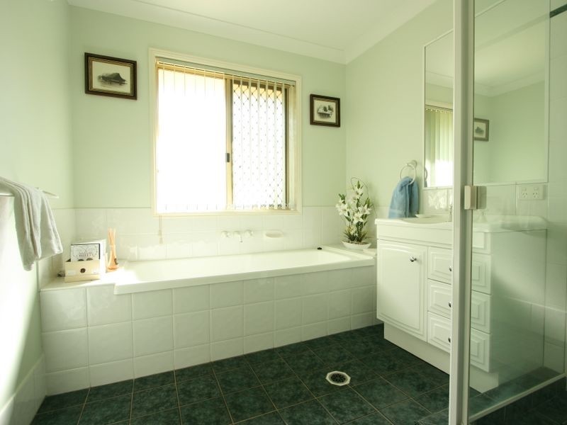 8 Conferta Place, Forest Lake QLD 4078