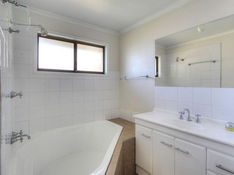 33 Parklands Drive, Boronia Heights QLD 4124