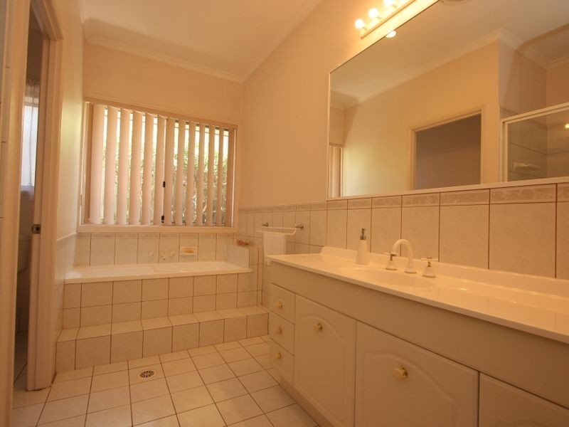 15 Argyle Place, Forest Lake QLD 4078