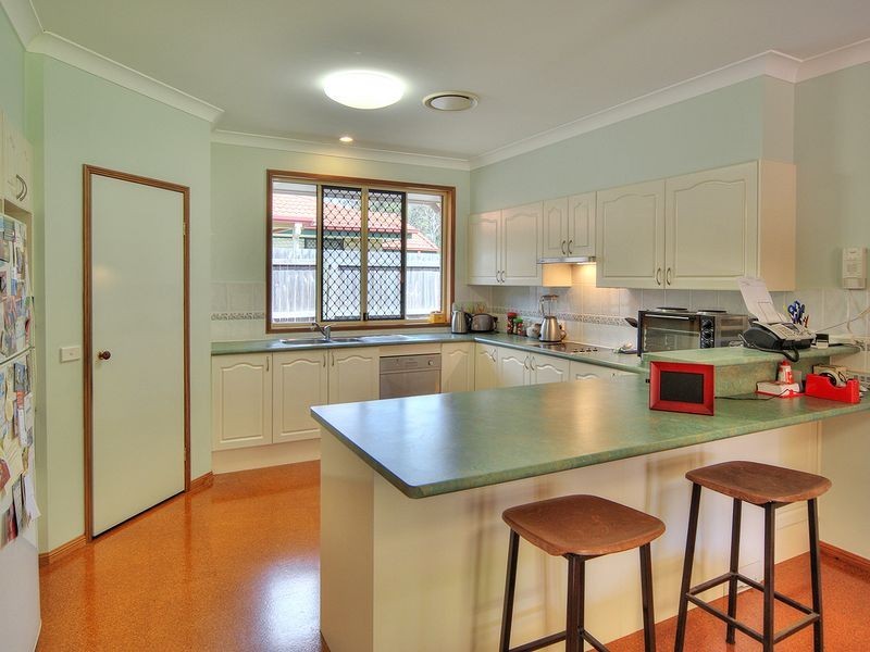 8 Diamondy Close, Forest Lake QLD 4078