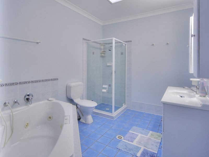 8 Diamondy Close, Forest Lake QLD 4078