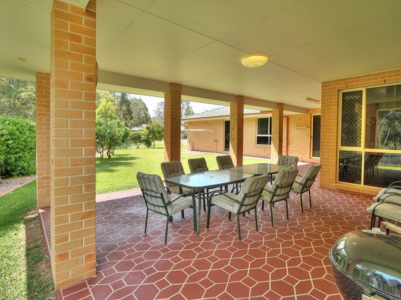 8 Diamondy Close, Forest Lake QLD 4078