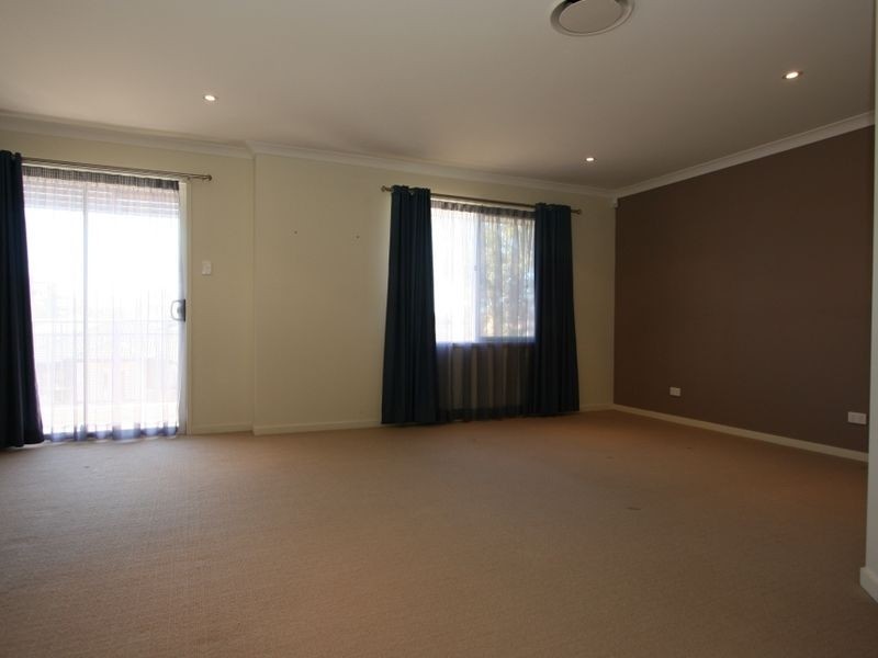 13 Admiral Crescent, Springfield Lakes QLD 4300