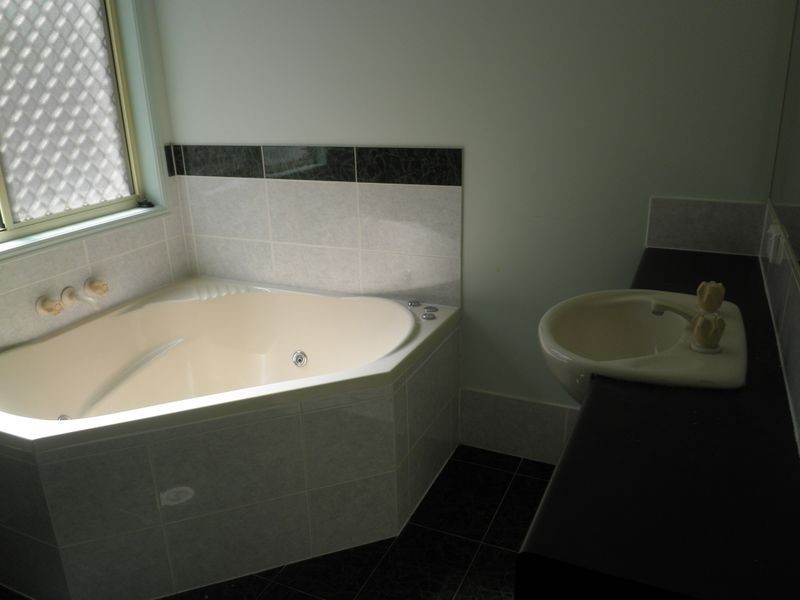 18 Mapleton Crescent, Forest Lake QLD 4078