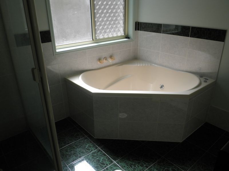 18 Mapleton Crescent, Forest Lake QLD 4078