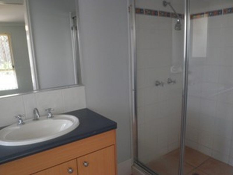 8 Taylor Place, Forest Lake QLD 4078