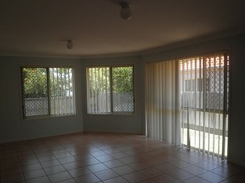 8 Taylor Place, Forest Lake QLD 4078