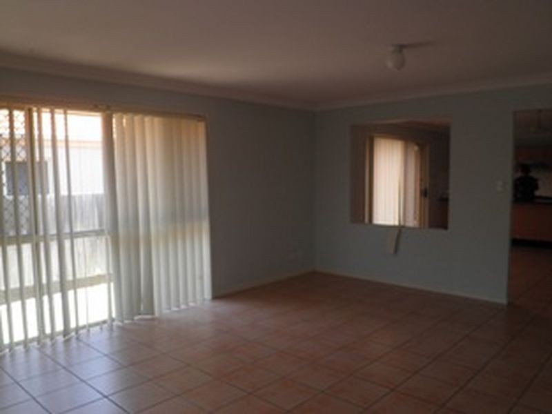 8 Taylor Place, Forest Lake QLD 4078