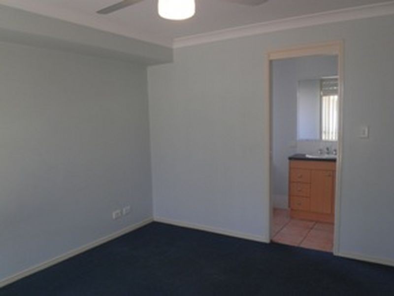 8 Taylor Place, Forest Lake QLD 4078