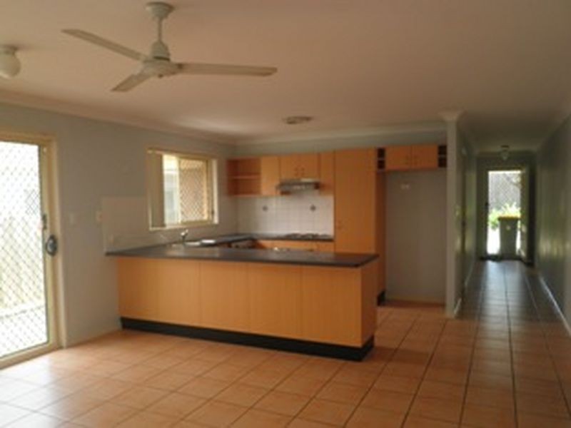 8 Taylor Place, Forest Lake QLD 4078