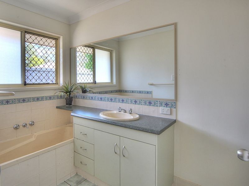 2 Ridgeway Street, Forest Lake QLD 4078