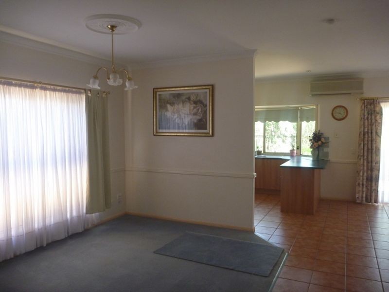 33 Simpson Way, Forest Lake QLD 4078