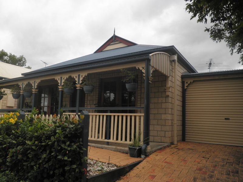 33 Simpson Way, Forest Lake QLD 4078