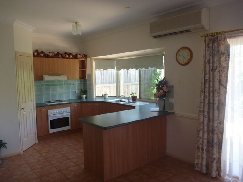 33 Simpson Way, Forest Lake QLD 4078