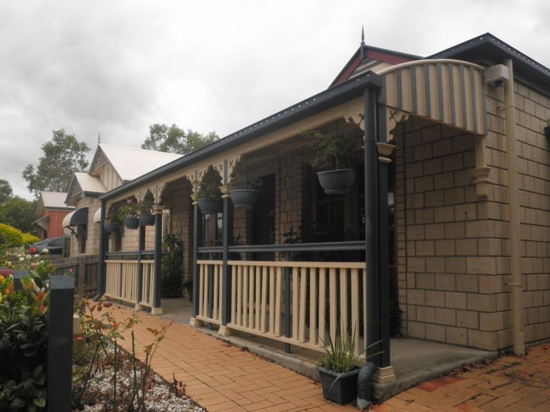 33 Simpson Way, Forest Lake QLD 4078