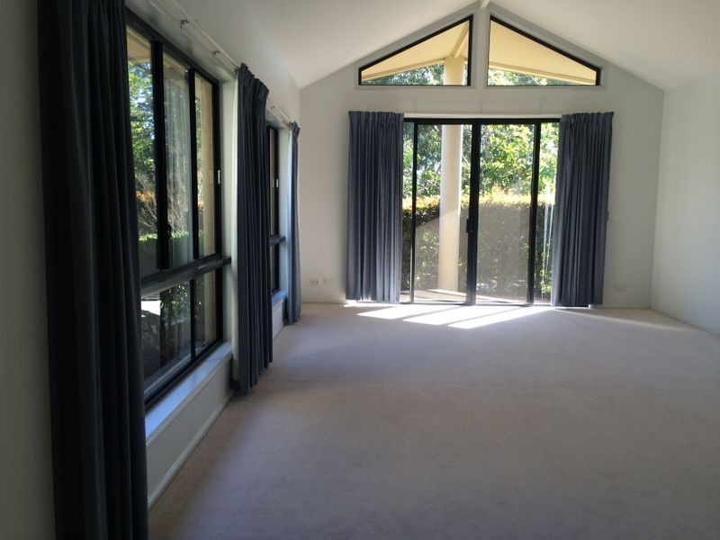 1 Jetty Walk, Forest Lake QLD 4078