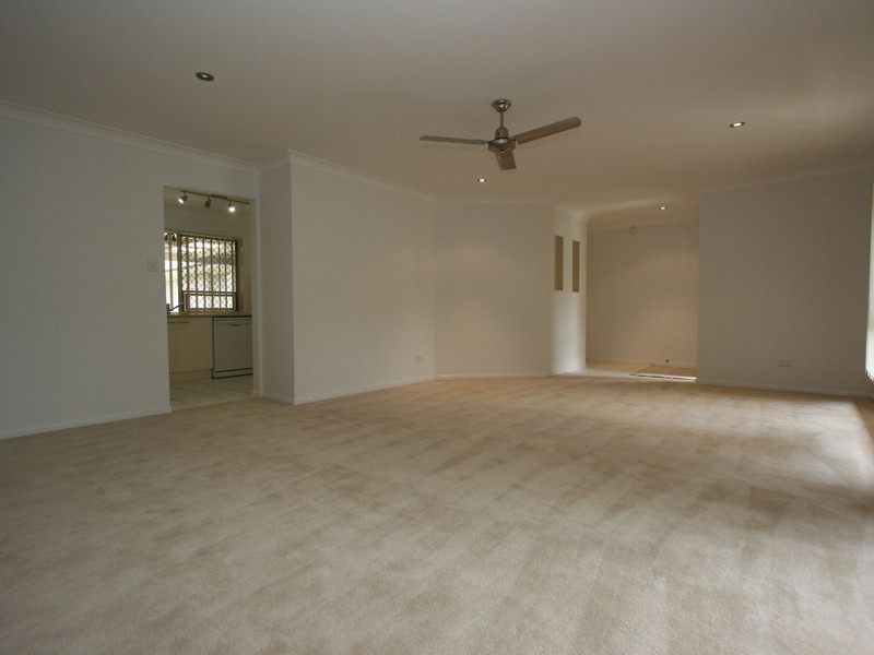 26 Baxter Crescent, Forest Lake QLD 4078