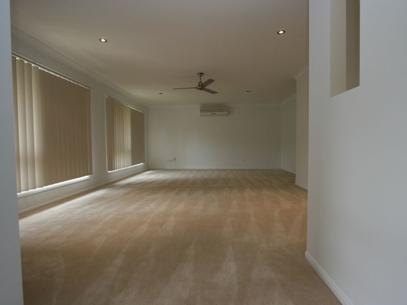 26 Baxter Crescent, Forest Lake QLD 4078