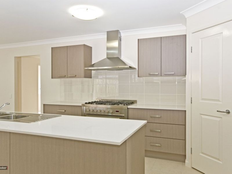 24 Sandalwood Street, Heathwood QLD 4110