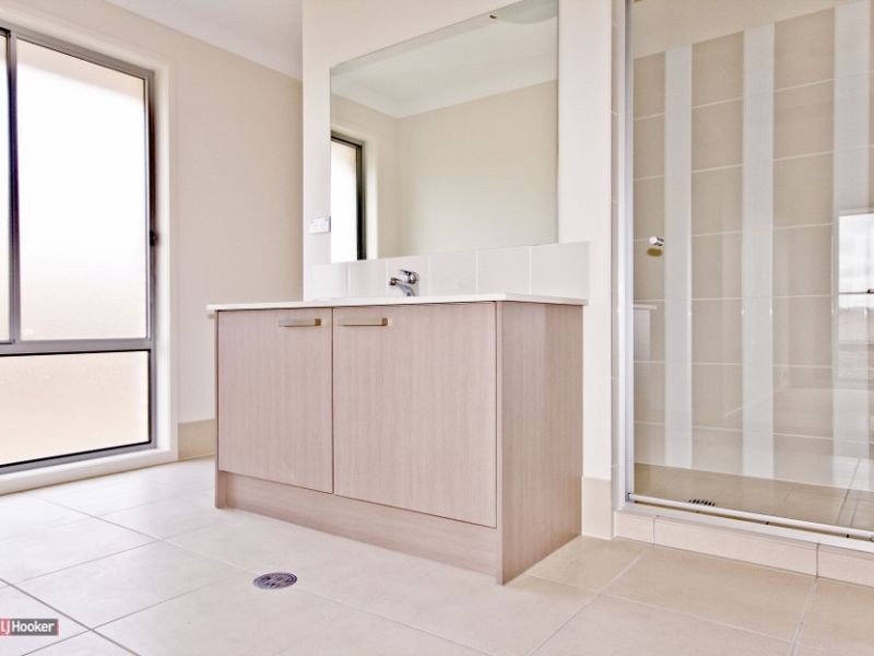 24 Sandalwood Street, Heathwood QLD 4110