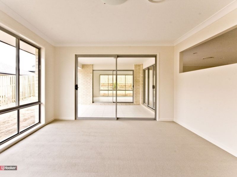 24 Sandalwood Street, Heathwood QLD 4110