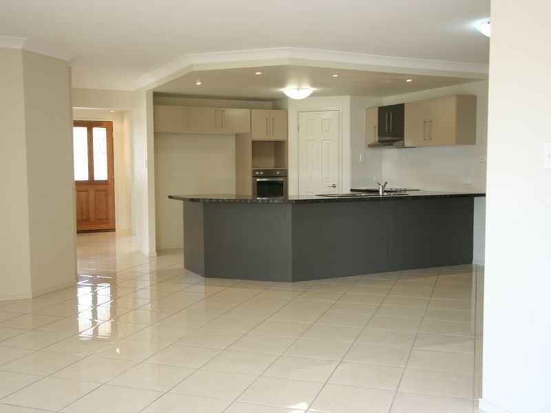 43 Parkwood Drive, Heathwood QLD 4110