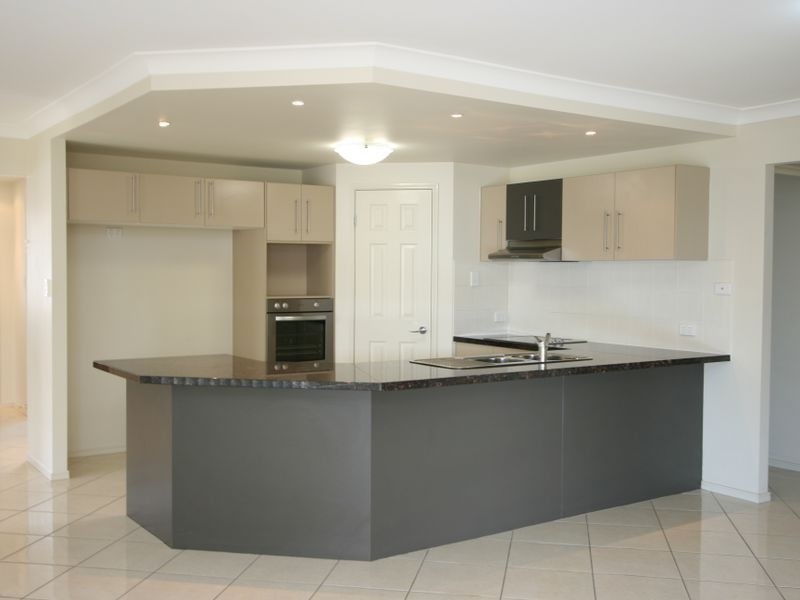 43 Parkwood Drive, Heathwood QLD 4110