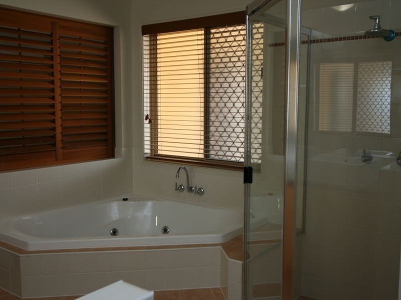 43 Parkwood Drive, Heathwood QLD 4110